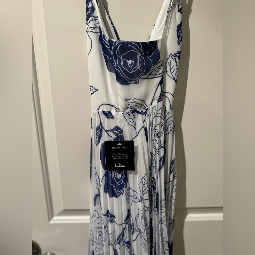 *NWT* Lulus Blue & White Floral Print Maxi Dress - Picture 9 of 11